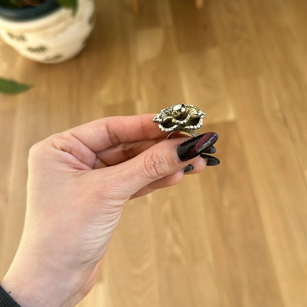 Floral vintage gold ring